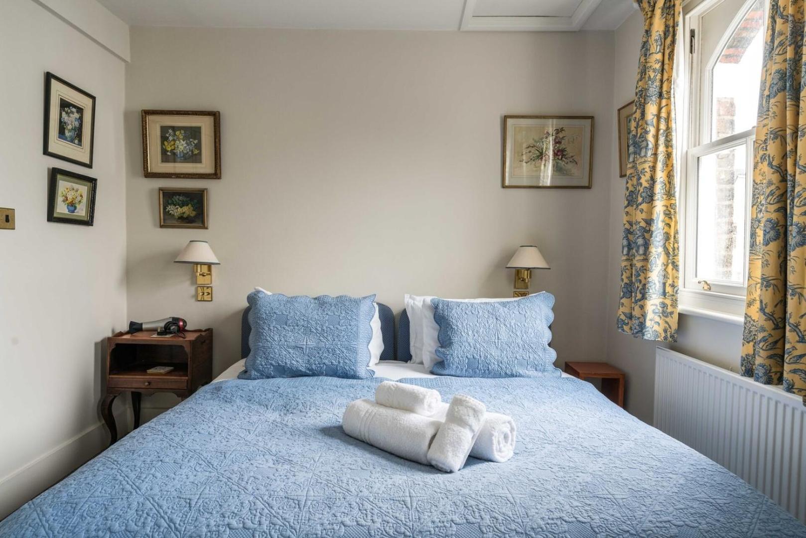 Charming 2bd House With Garden In Hammersmith